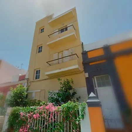 Manuel Verdugo, 32 * Santa Cruz de Tenerife